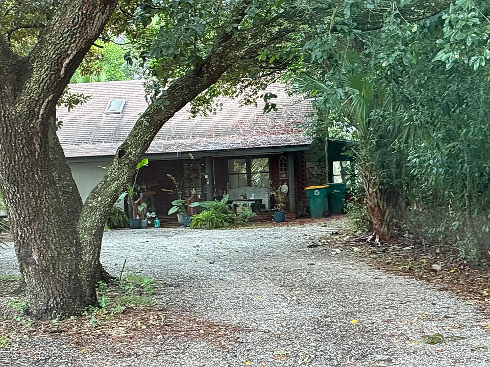 2nd image of 1108 Middle Dr