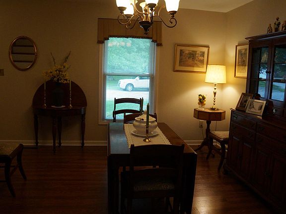 4th image of 123 Albany Ln