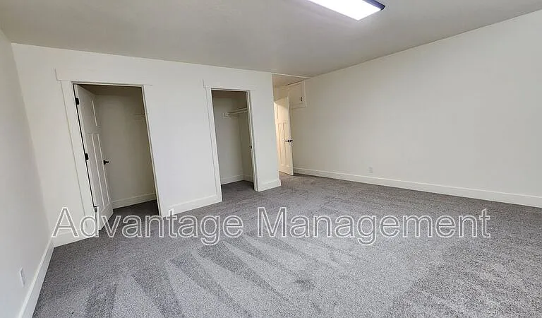 167 W Center Earnshaw #B — Photo 18