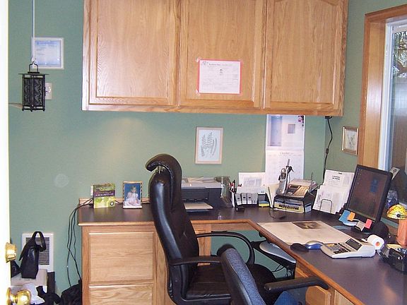 Home office w/built ins
