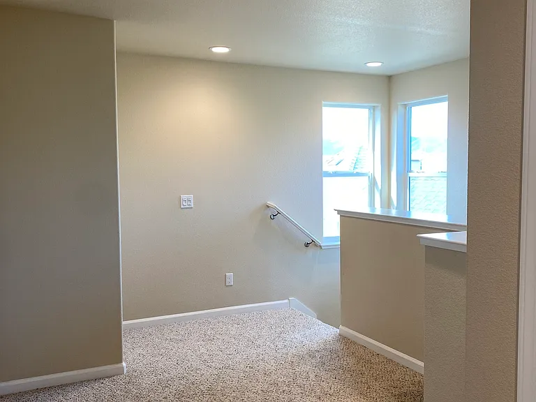 639 Livingston Ave — Photo 10