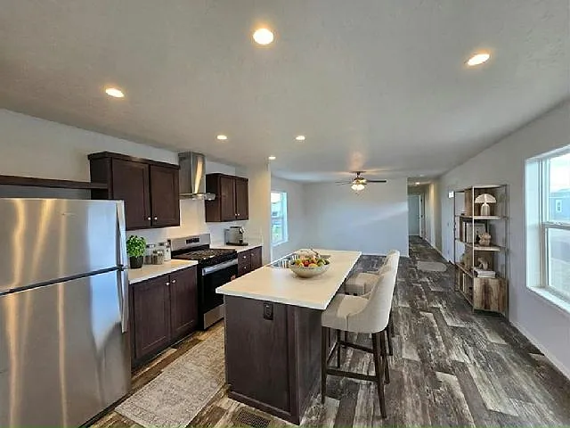 3 bed, 2.0 bath, 1216 sqft, $3,100 — Photo 2