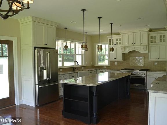 3rd image of 210 Serene Dr