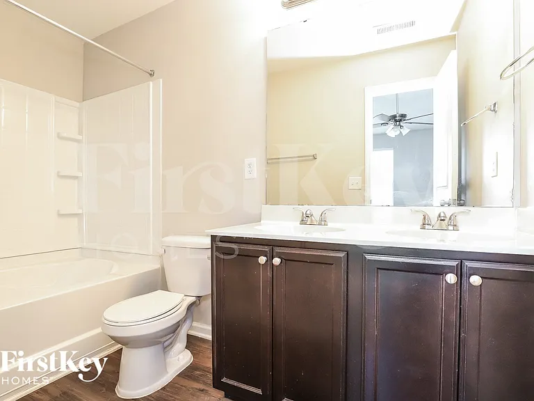 2202 Matthew Oaks Ct — Photo 11