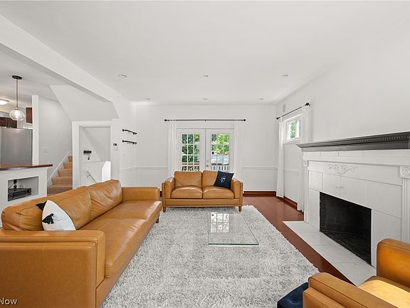 3rd image of 1395 Delia Ave