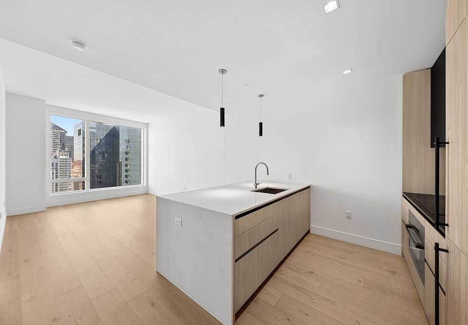 1st image of 312 W 43rd St #32G