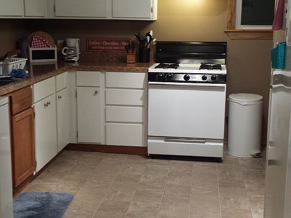 2nd image of 1313 S Duck St