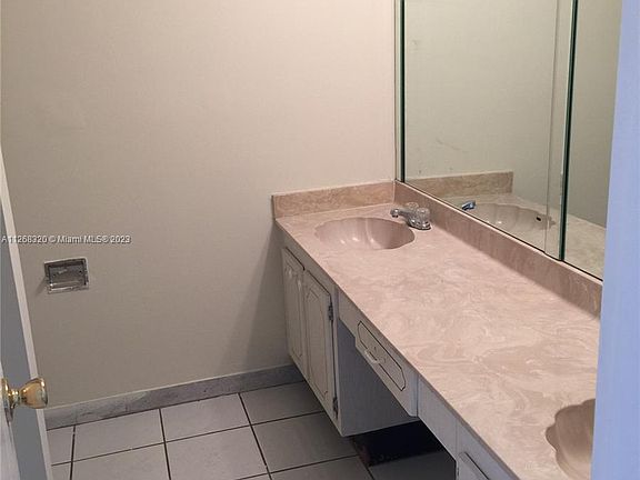 3rd image of 13499 Biscayne Blvd #Penthouse 1713