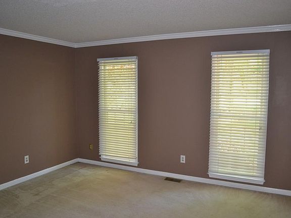 3rd image of 4910 Thornwood Knl NW