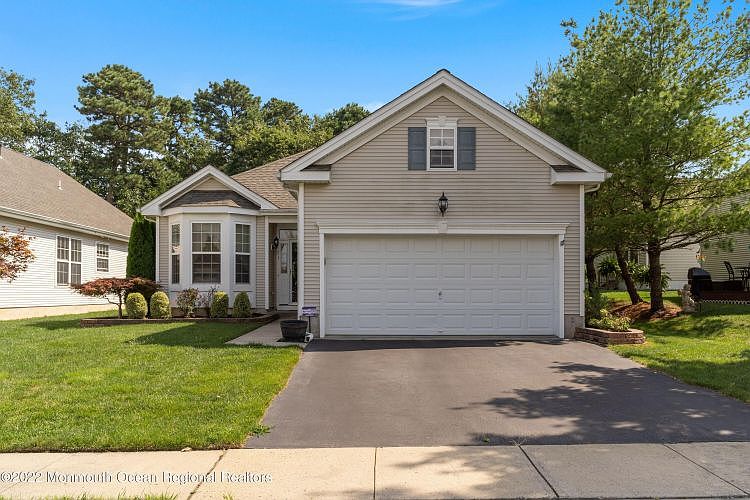 1st image of 71 Hidden Lake Cir