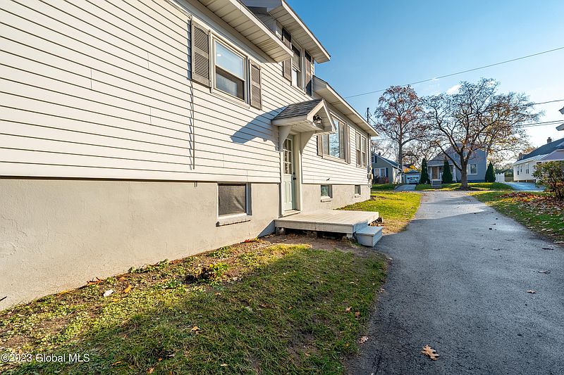 4th image of 1239 Garner Avenue