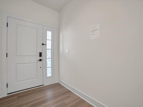 2nd image of 3549 Doral Dr