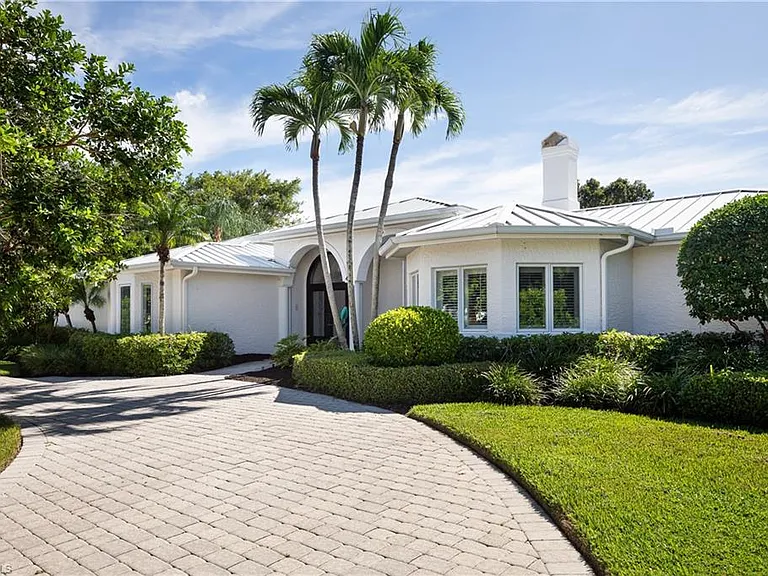 420 Palm Cir E — Photo 36