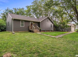 20058 Wells Ferry Rd, Bettendorf, IA 52722
