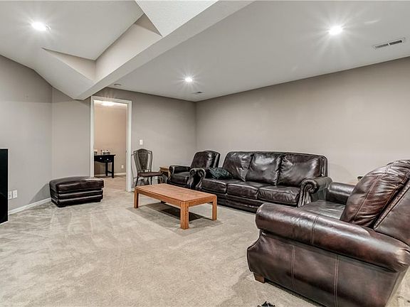 5th image of 4210 N 122nd St