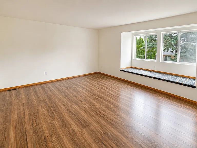 1158 SE La Mesa Ave — Photo 4