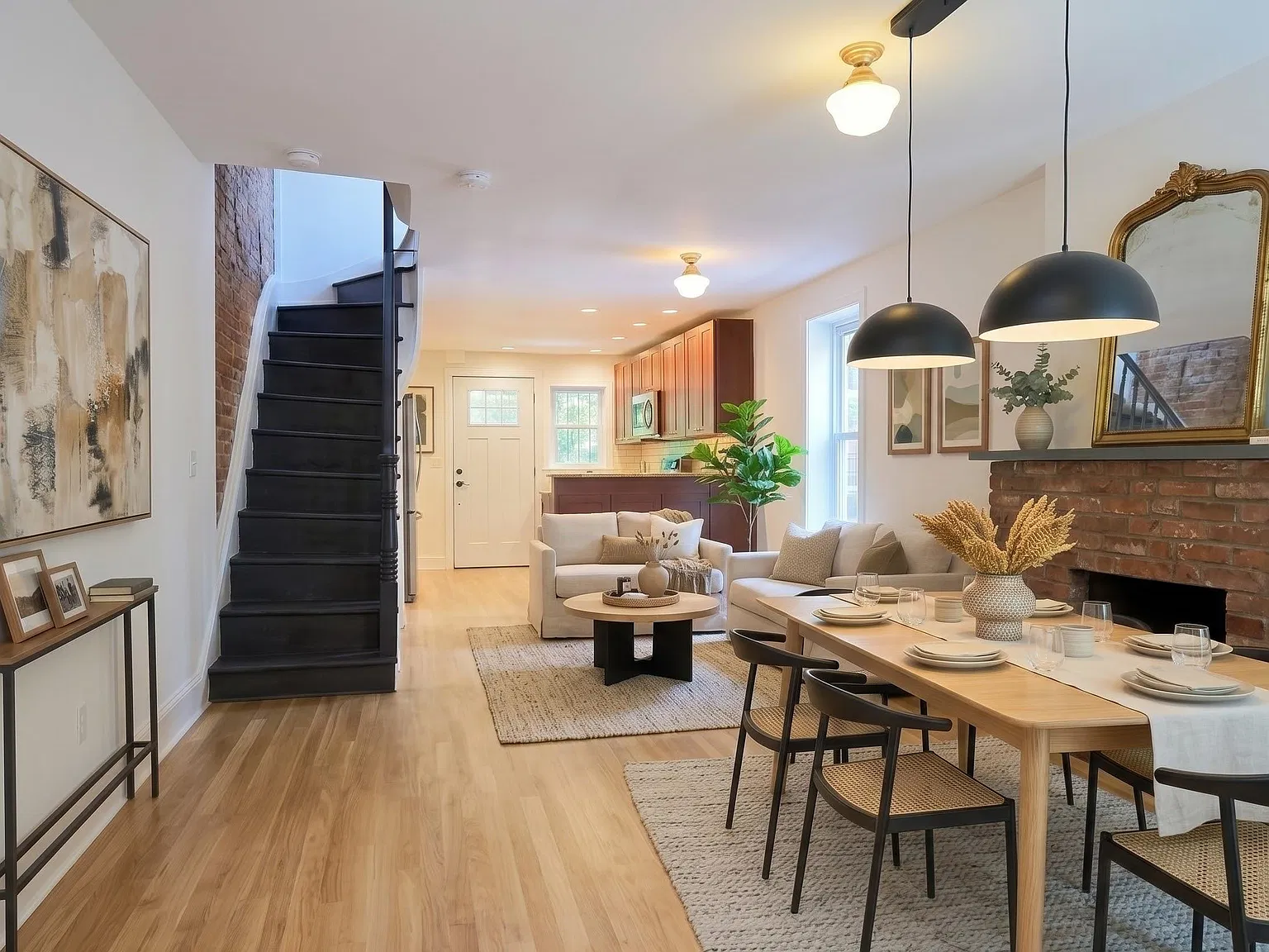3 bed, 1.5 bath, 1325 sqft, $6,200 — Photo 1