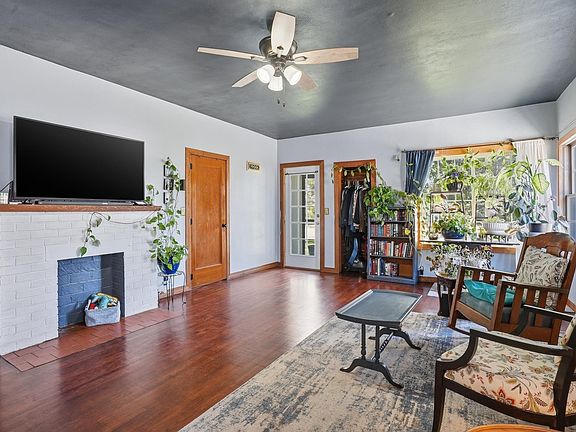 4th image of 1018 Kingsbury St