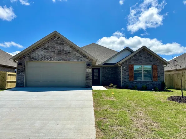 411 Palm St, Centerton, AR 72719