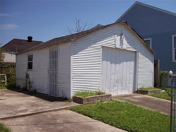 4th image of 2844 Law St