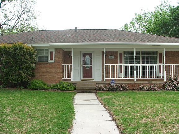 4th image of 1400 Iroquois Dr