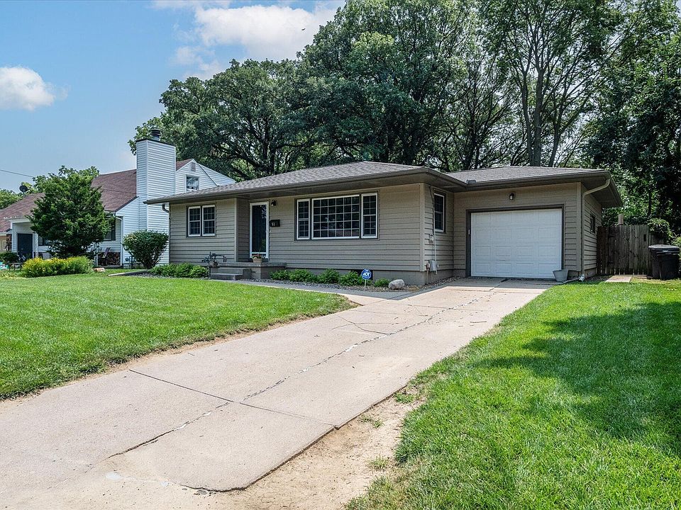 1st image of 51 Crestwood Dr