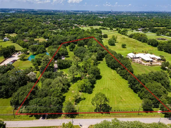 691 Hewitt St, League City, TX 77573