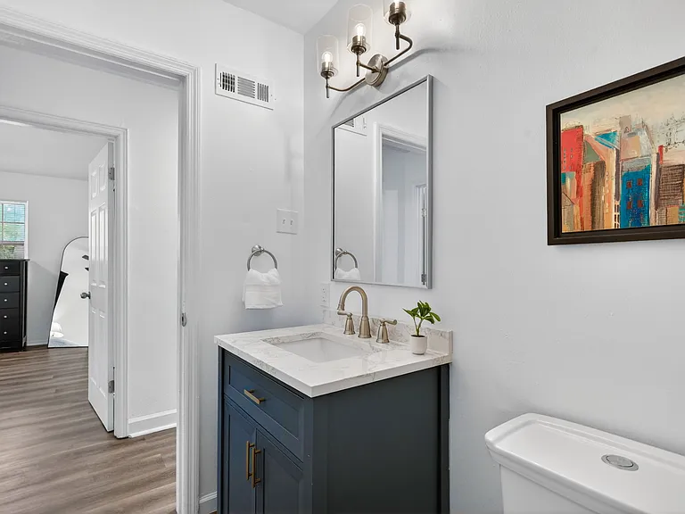 16 Lansing Ave — Photo 23