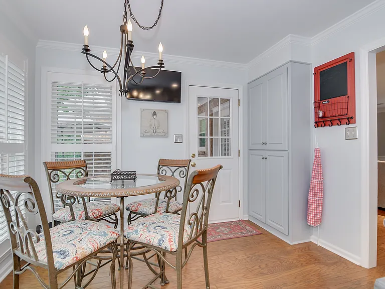 2504 Pinebluff Ct — Photo 10