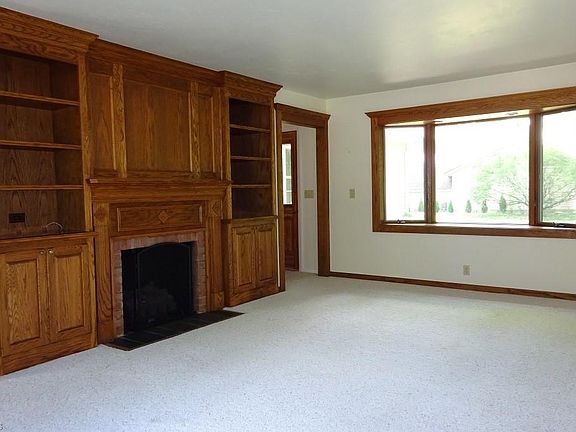 2nd image of 11 Parkview Dr