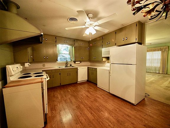3rd image of 804 Kentucky St