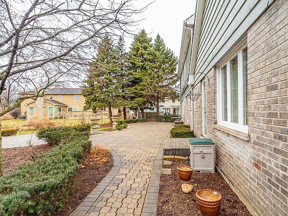 3rd image of 2761 Woodbury Dr