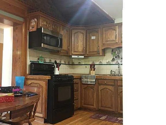 2nd image of 407 E Sterling Ave