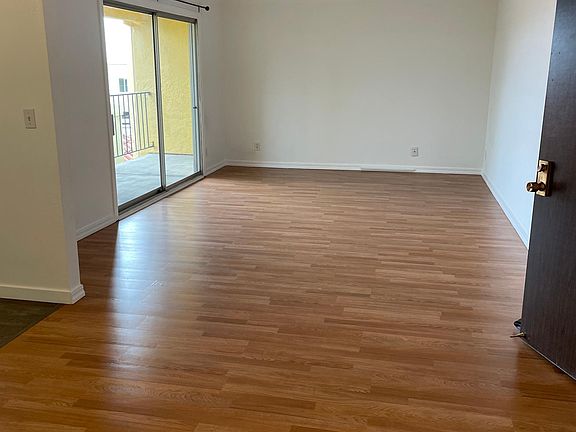 LIVING ROOM AND DINNING ROOM OPEN CONCEPT BALCONY 15' X 6' VIEWS VIEWS VIEWS