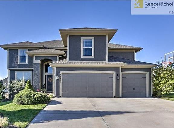 Gorgeous cul-de-sac home with all the luxury features and fabulous views to be found in beautiful Cedar Creek!