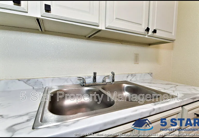 10324 Newport Dr — Photo 17
