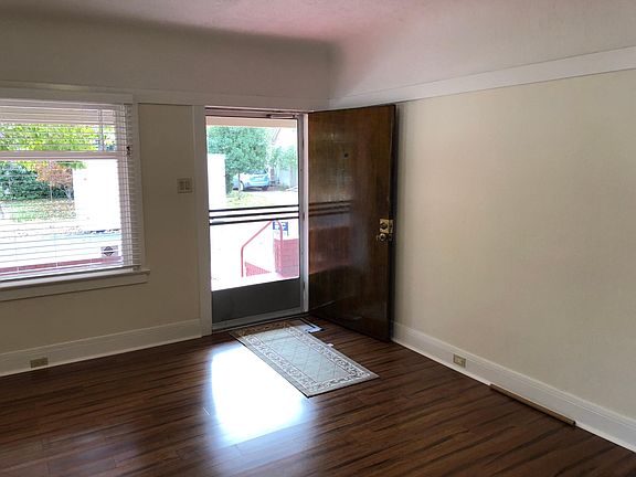 4th image of 1132 37th St
