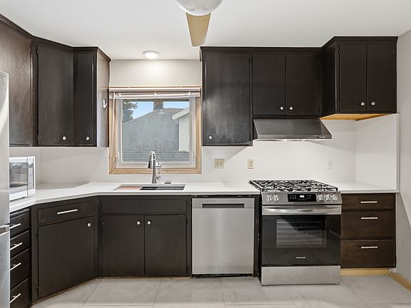 3rd image of 4538 N Larkin St #4538