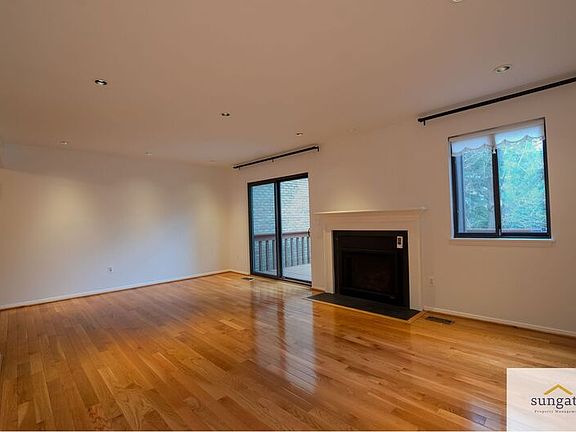 4th image of 418 Five Farms Ln