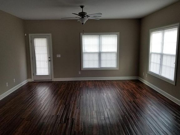 3rd image of 2540-B Brookville Dr