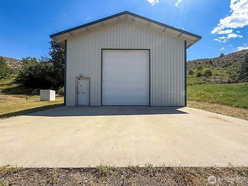 3rd image of 87 Canyon Creek Rd