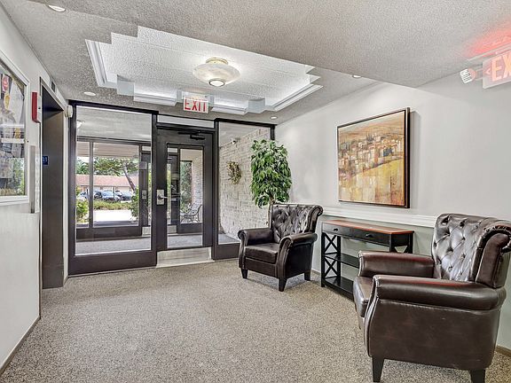 3rd image of 1206 S New Wilke Rd APT 403