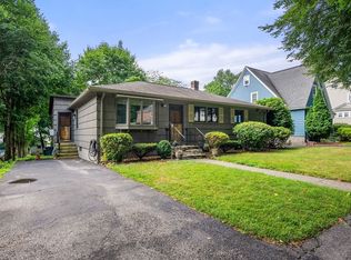 27 Wamsutta Ave, Worcester, MA 01602