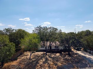 906 County Line Rd, Jourdanton, TX 78026