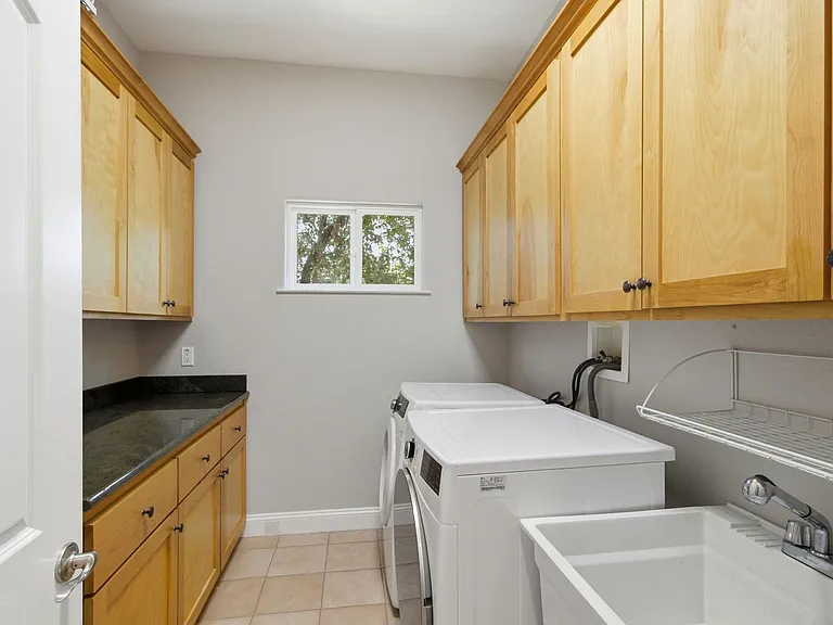 1367 Ramon Dr — Photo 25