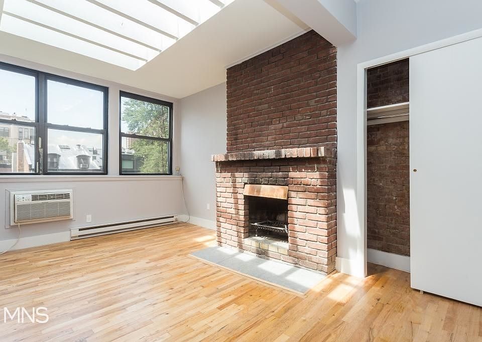 1st image of 348 W 21st St #A5r