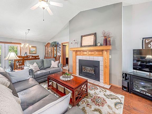 4th image of 37 Lyndhurst Dr