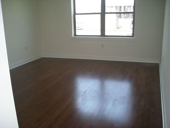 4th image of 172 Culver Ave APT 202