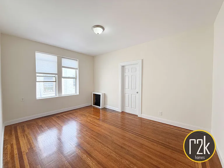 20-75 38th St #4D — Photo 7