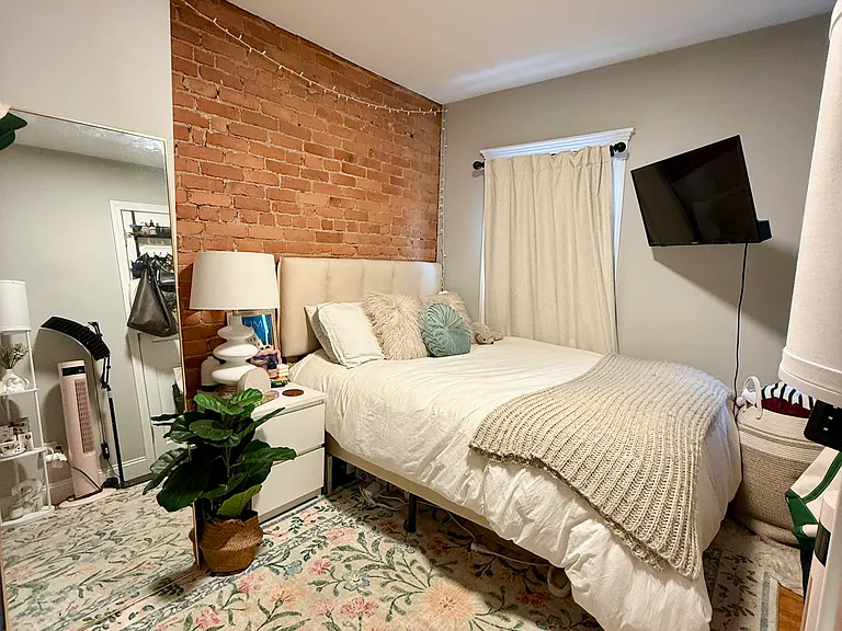 452 E 3rd St #2 — Photo 11